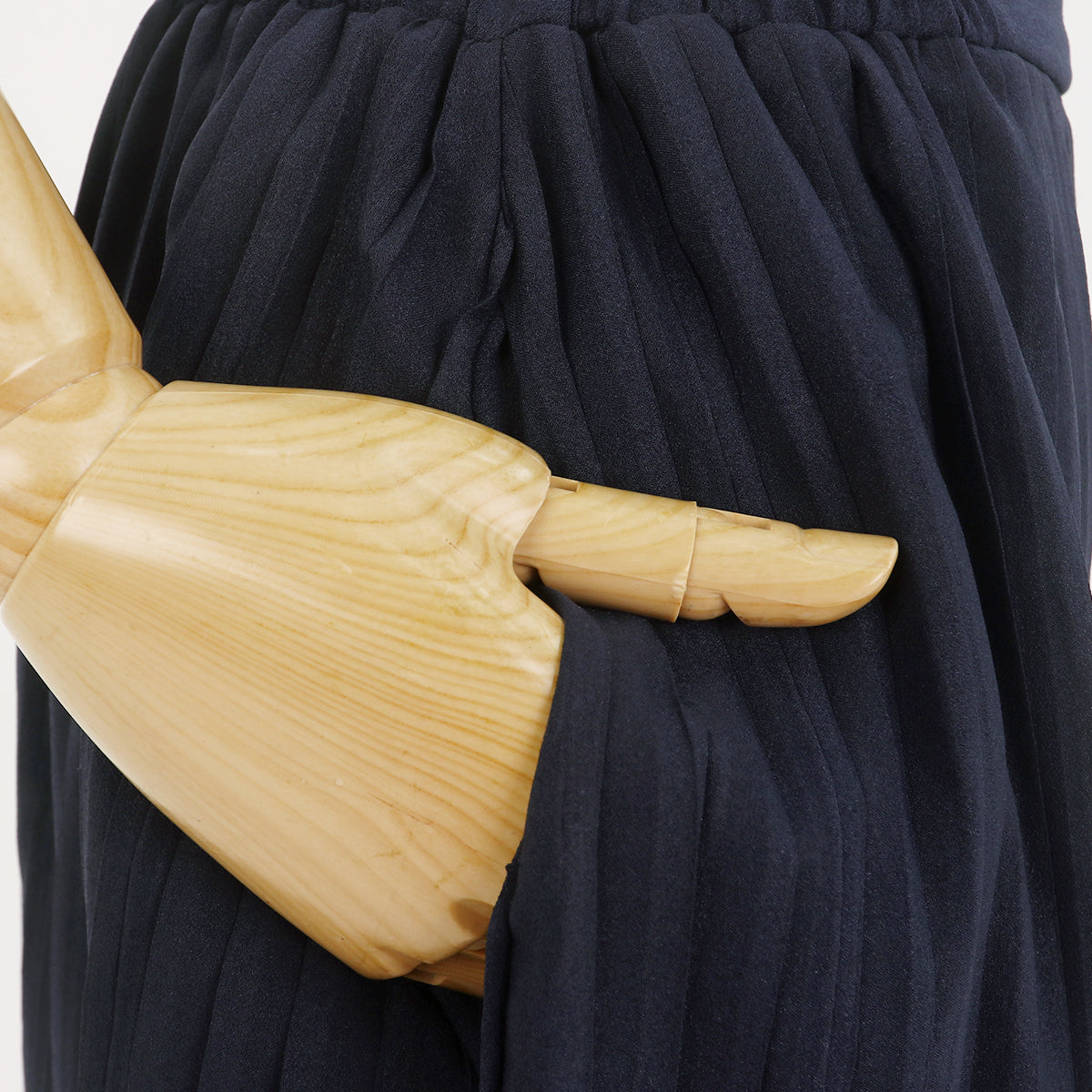 DEFECT - Elina Pleats Skirt - Navy