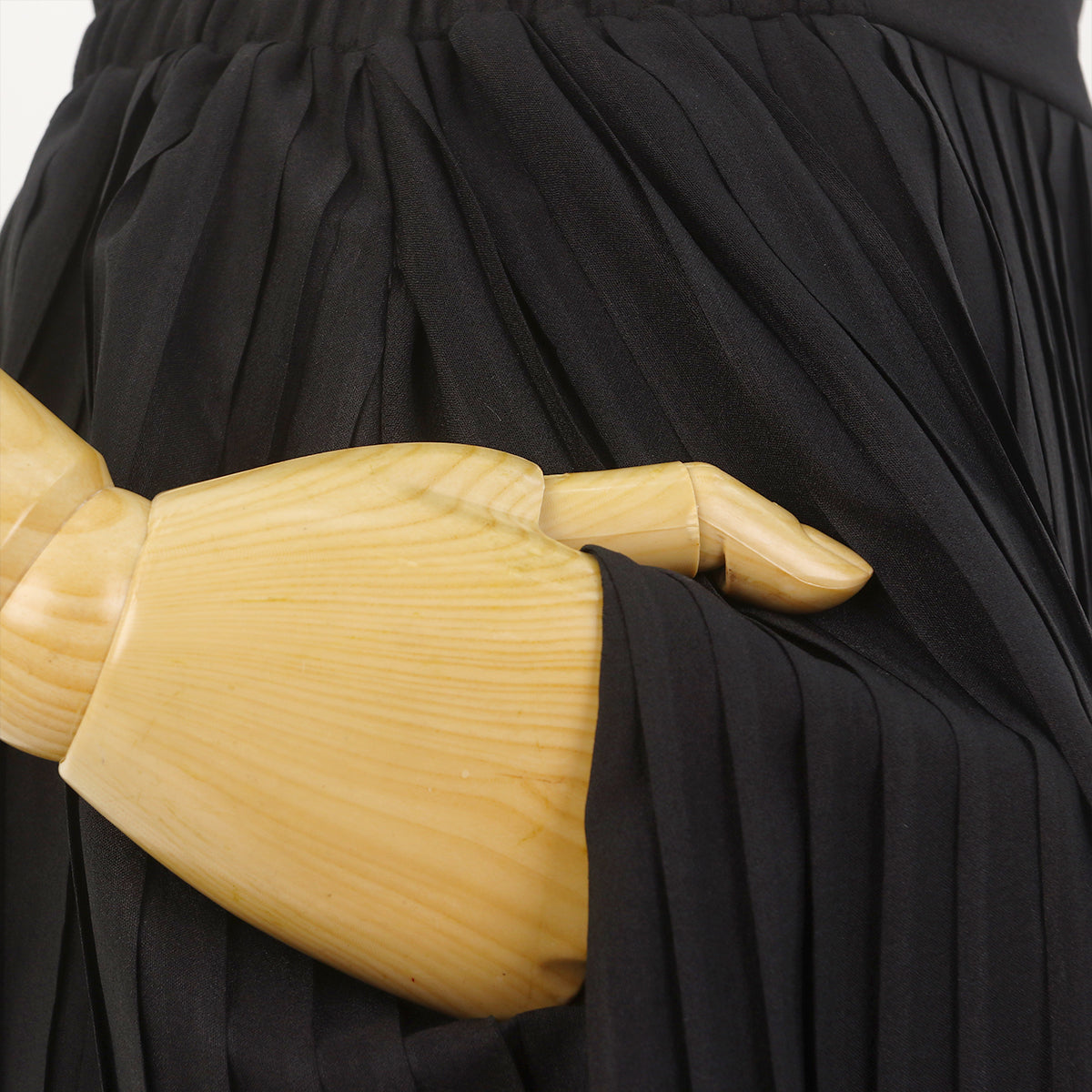 DEFECT - Elina Pleats Skirt - Black