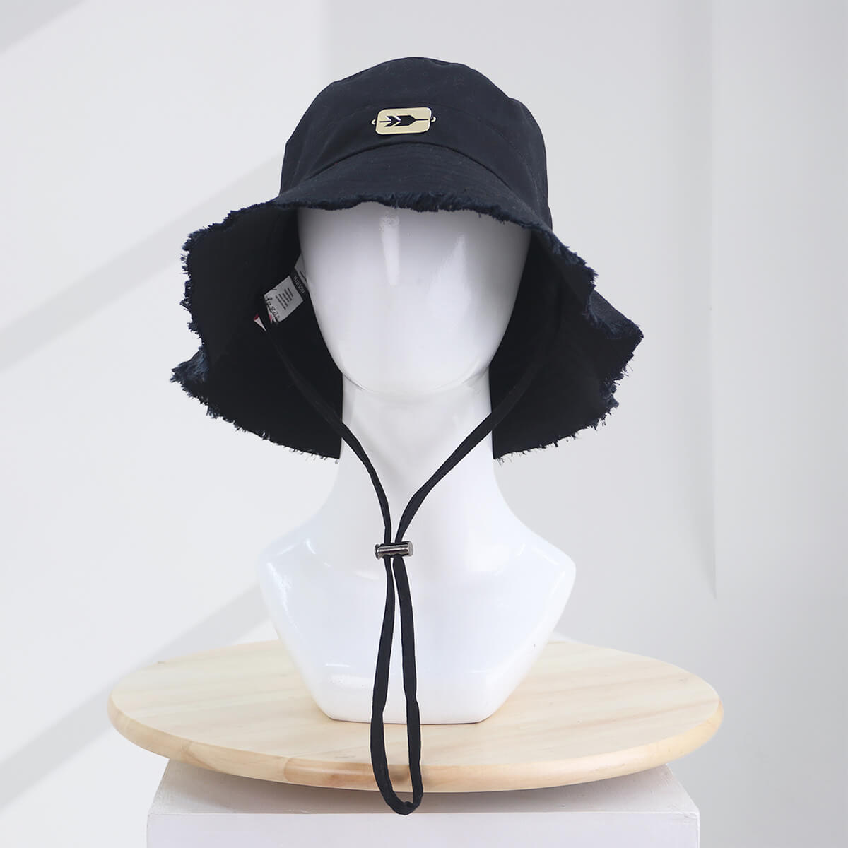 DEFECT Ifana Bucket - Black